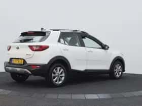 Kia Stonic (2021) thumbnail 2