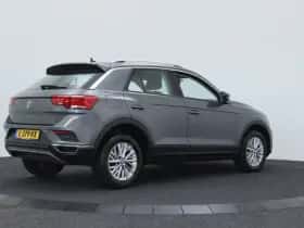Volkswagen T-Roc (2017) thumbnail 2
