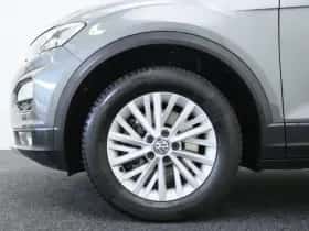 Volkswagen T-Roc (2017) thumbnail 6