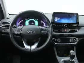 Hyundai i30 (2022) thumbnail 3
