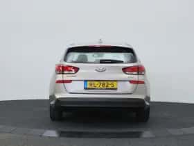 Hyundai i30 (2019) thumbnail 9