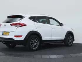 Hyundai Tucson (2017) thumbnail 2