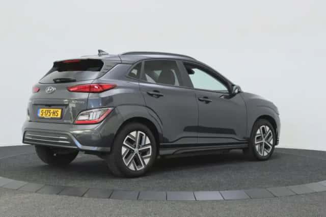 Hyundai Kona (2021) thumbnail 2