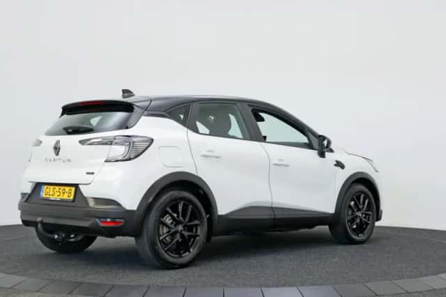 Renault Captur (2024) thumbnail 2