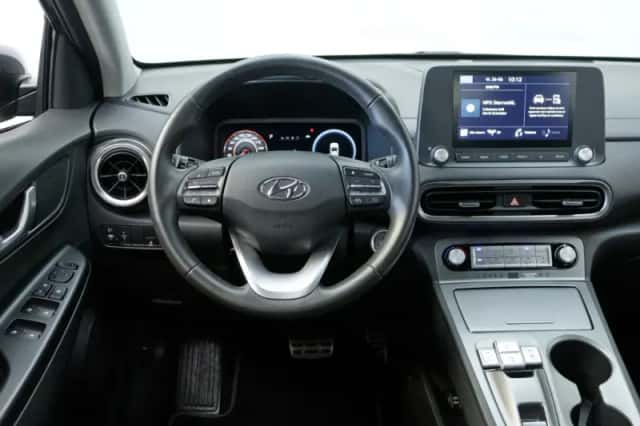 Hyundai Kona (2022) thumbnail 3