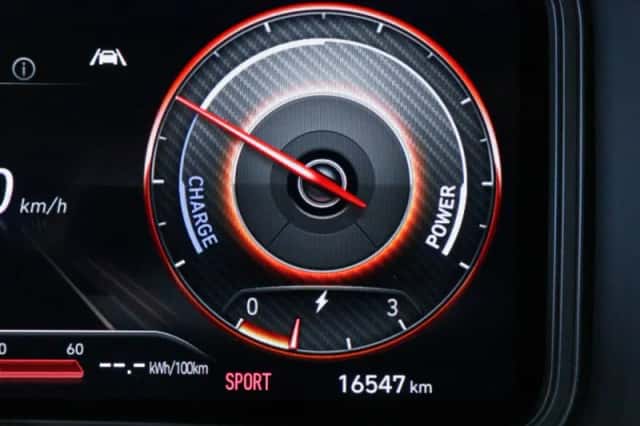 Hyundai Kona (2022) thumbnail 4