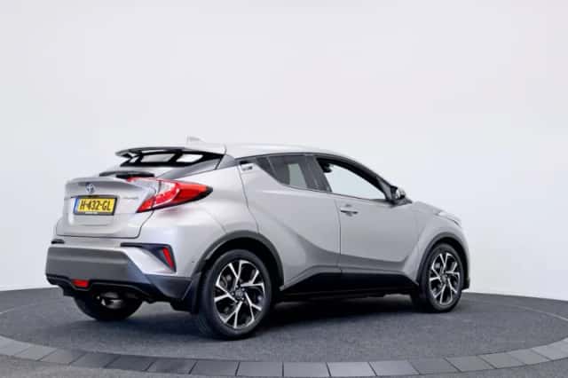 Toyota C-HR (2019) thumbnail 2