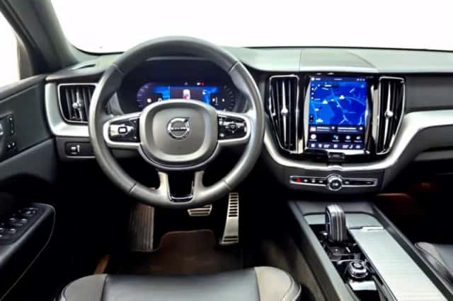 Volvo XC60 (2021) thumbnail 3