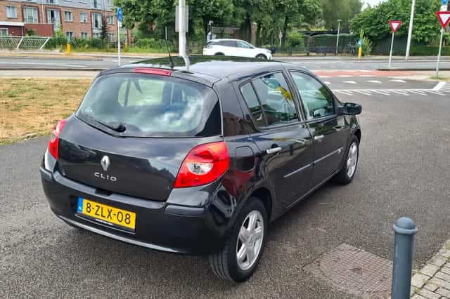 Renault Clio (2009) thumbnail 4