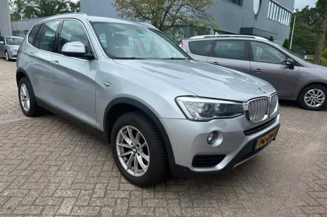 BMW X3 (2017) thumbnail 2