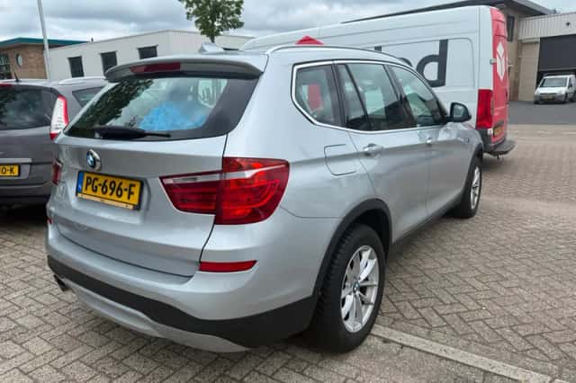 BMW X3 (2017) thumbnail 3