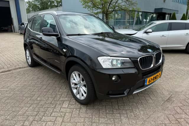 BMW X3 (2011) thumbnail 2