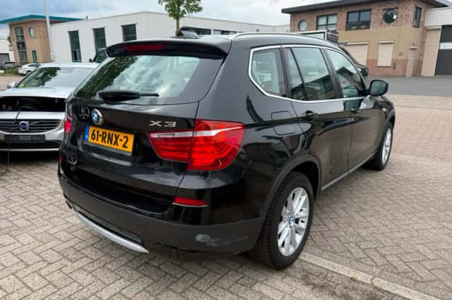 BMW X3 (2011) thumbnail 3