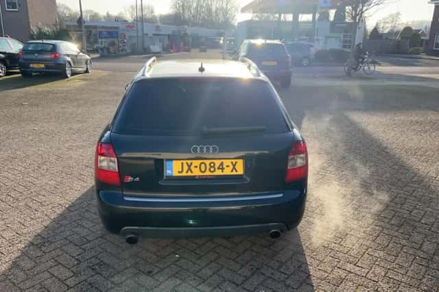 Audi A4 (2004) thumbnail 4