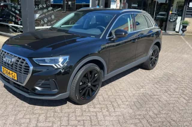 Audi Q3 (2022) thumbnail 1