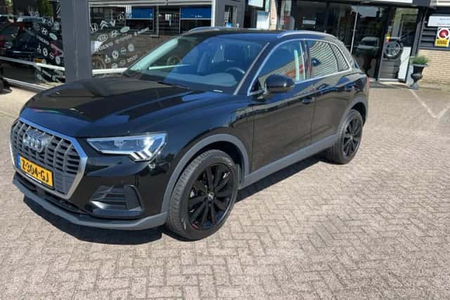Audi Q3 (2022) thumbnail 2