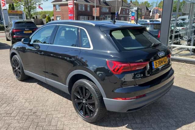 Audi Q3 (2022) thumbnail 3