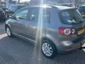 Volkswagen Golf (2010) thumbnail 4
