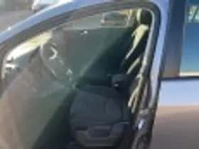 Volkswagen Golf (2010) thumbnail 35