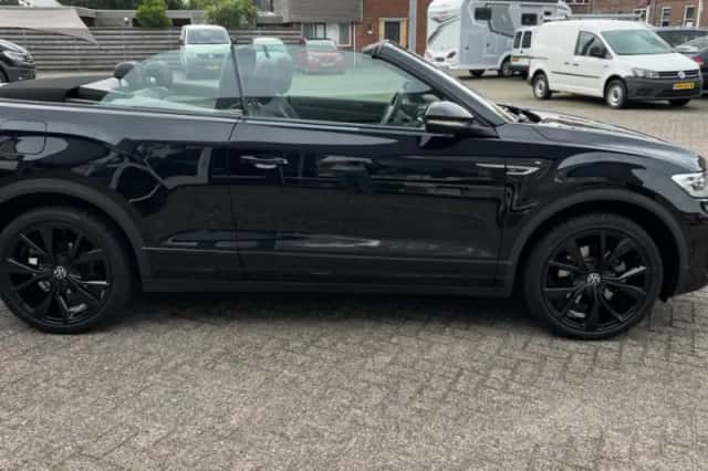 Volkswagen T-Roc (2022) thumbnail 1