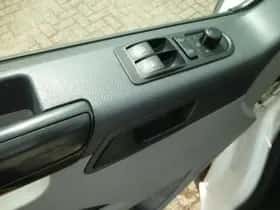 Volkswagen Transporter (2012) thumbnail 18