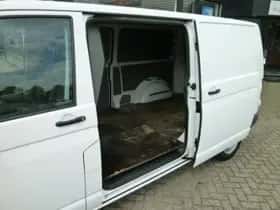 Volkswagen Transporter (2012) thumbnail 31
