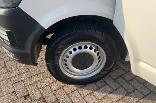 Volkswagen Transporter (2016) thumbnail 11