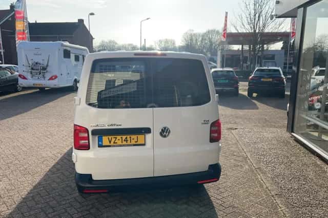 Volkswagen Transporter (2016) thumbnail 12