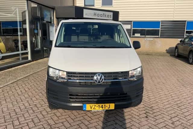 Volkswagen Transporter (2016) thumbnail 16