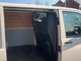 Volkswagen Transporter (2016) thumbnail 22