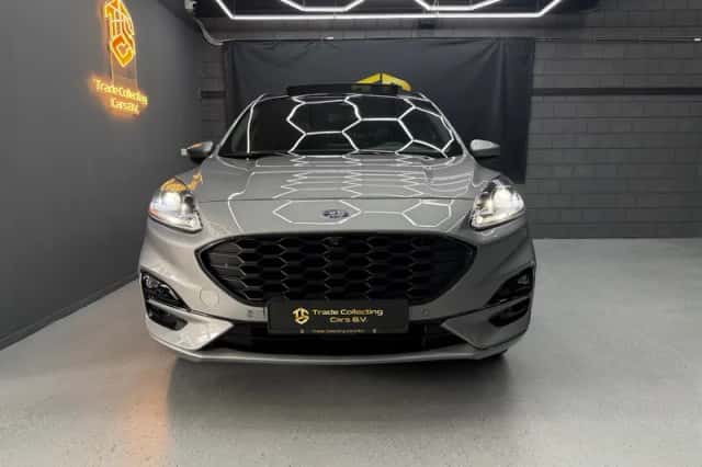 Ford Kuga (2022) thumbnail 2