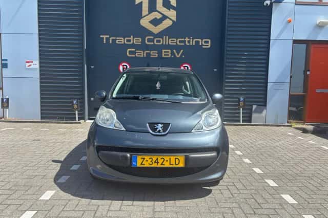 Peugeot 107 (2009) thumbnail 2