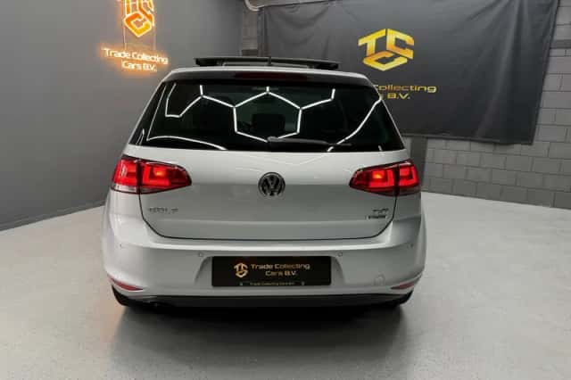 Volkswagen Golf (2017) thumbnail 5