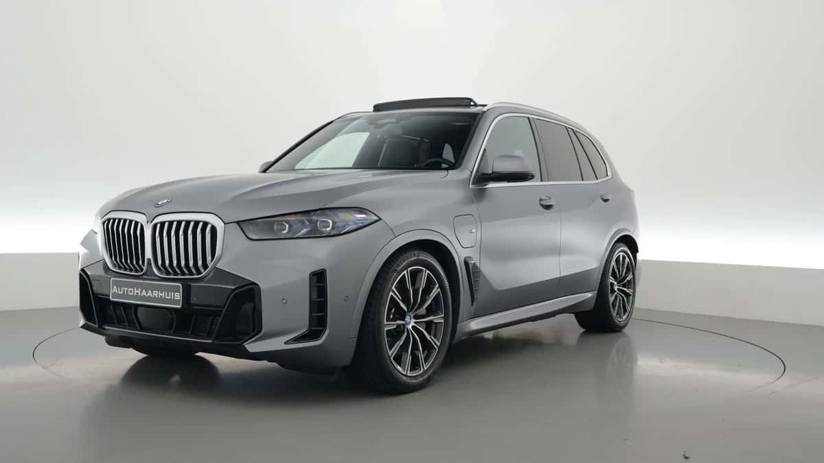 BMW X5 (2024) — foto 1