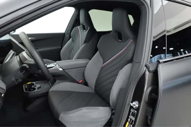 BMW iX (2025) thumbnail 3