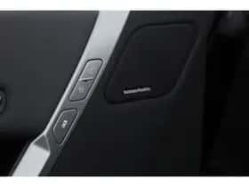 BMW iX (2025) thumbnail 9