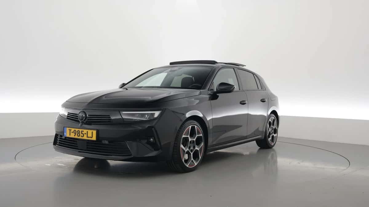 Opel Astra (2022) — foto 1
