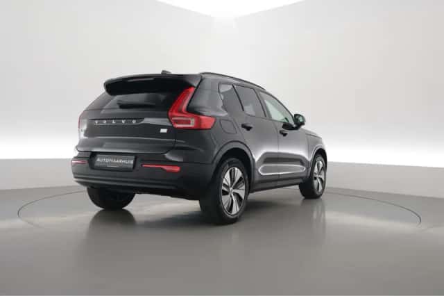 Volvo XC40 (2023) thumbnail 2