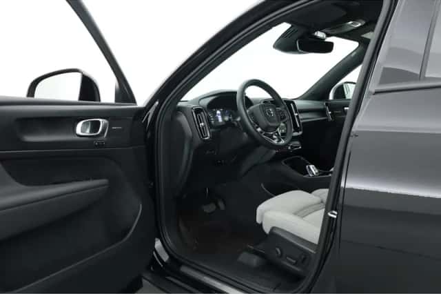 Volvo XC40 (2023) thumbnail 5