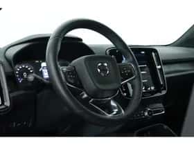 Volvo XC40 (2023) thumbnail 6