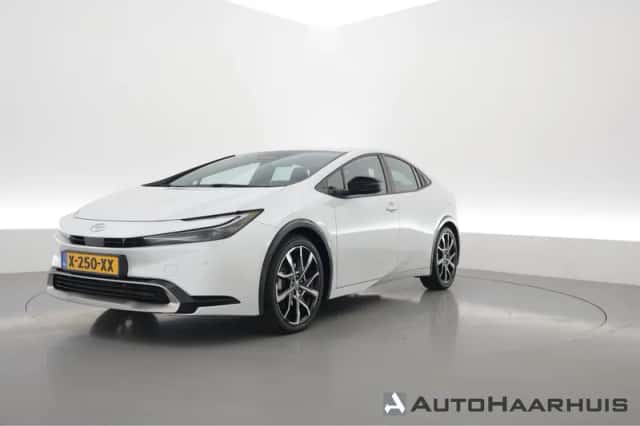 Toyota Prius (2024) thumbnail 1