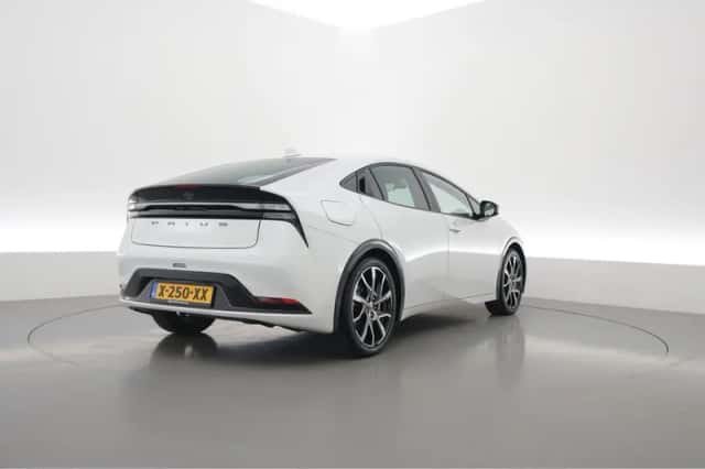 Toyota Prius (2024) thumbnail 2