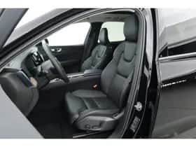 Volvo XC60 (2023) thumbnail 3