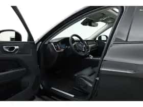 Volvo XC60 (2023) thumbnail 5