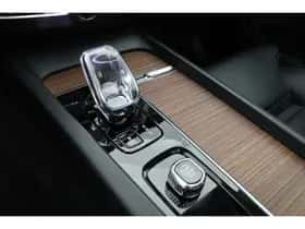 Volvo XC60 (2023) thumbnail 8