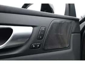 Volvo XC60 (2023) thumbnail 9