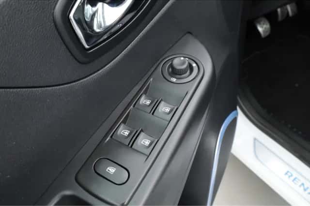 Renault Captur (2016) thumbnail 6