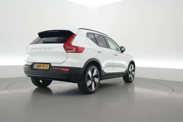 Volvo XC40 (2022) thumbnail 2