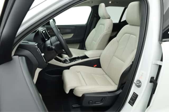 Volvo XC40 (2022) thumbnail 3