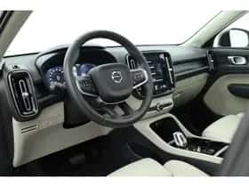 Volvo XC40 (2022) thumbnail 5